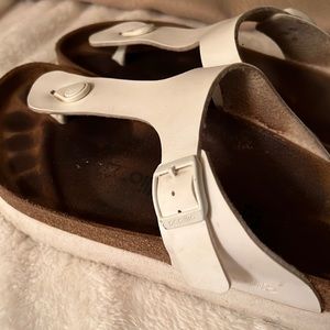 BIRKENSTOCK WHITE GIZEH PLATFORM SANDALS